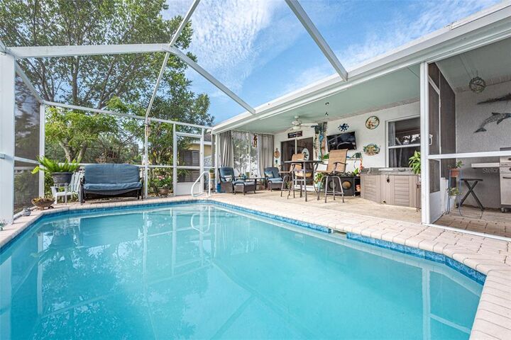 Property Photo:  1227 Sheridan Bay Drive  FL 33570 
