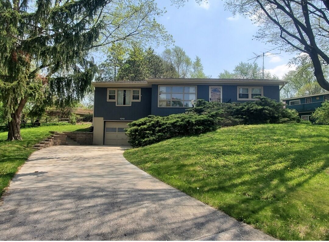 Property Photo:  1010 Wellman Avenue  IL 60538 