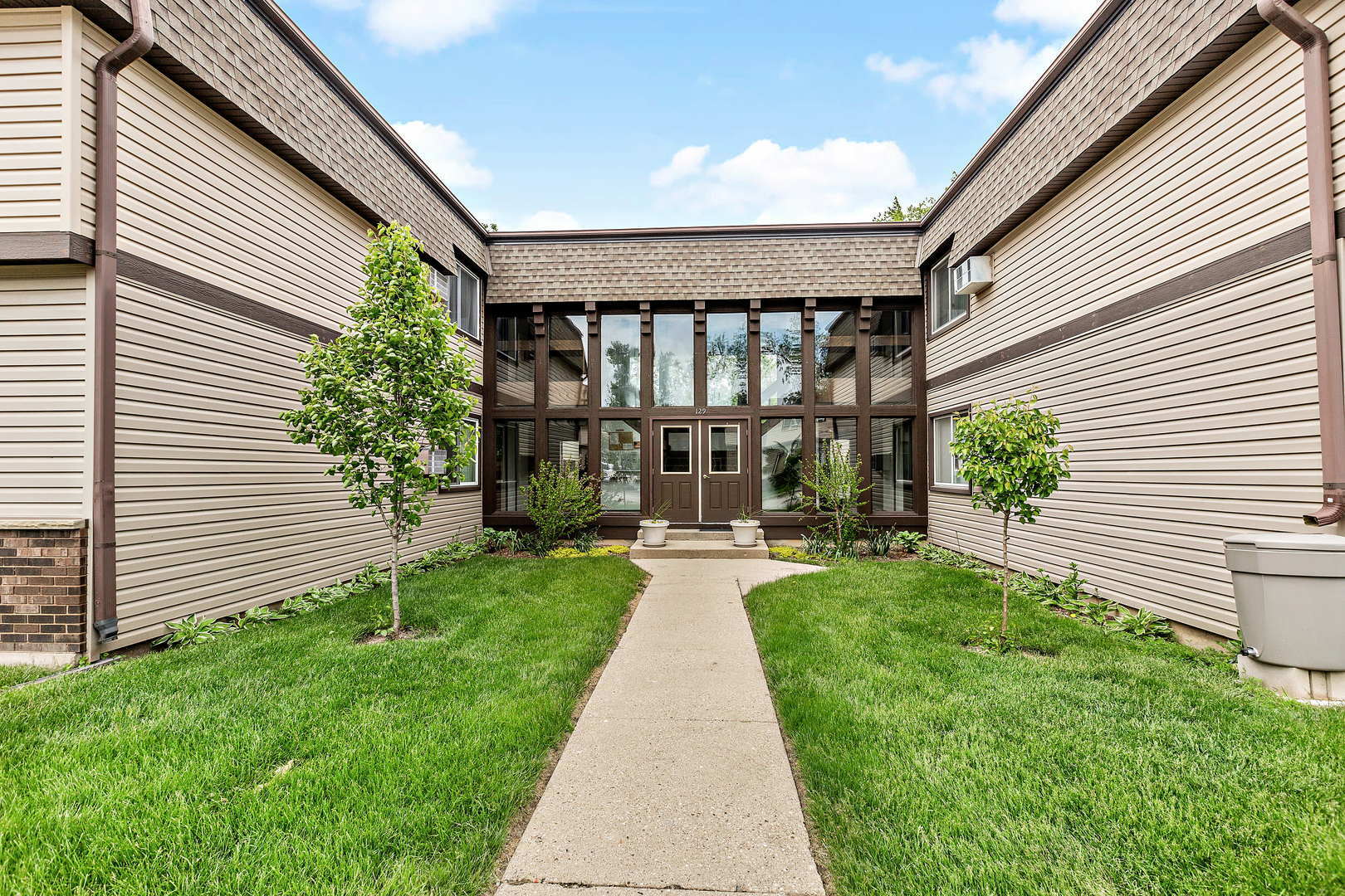 Property Photo:  129 E Mill Street 202  IL 60084 