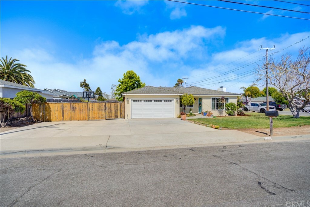 Property Photo:  444 Walnut Street  CA 93420 