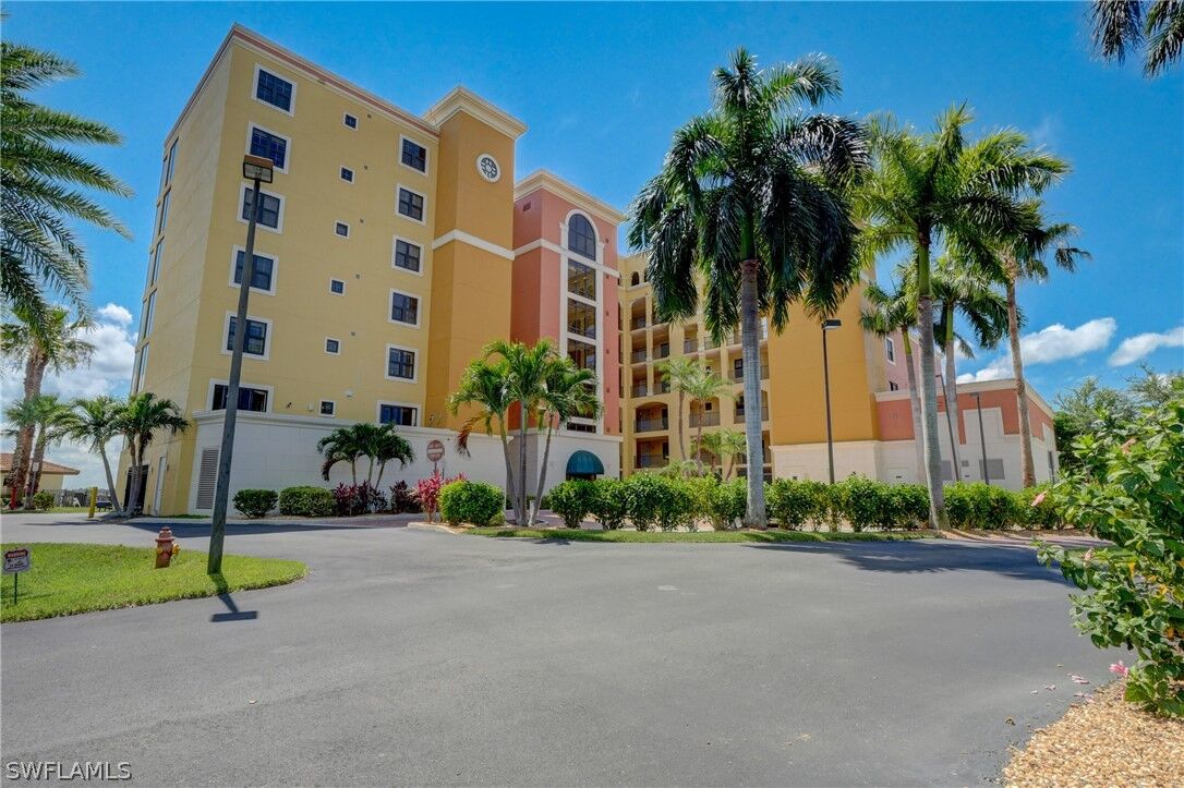 Property Photo: 4029 SE 20th Place 601 FL 33904