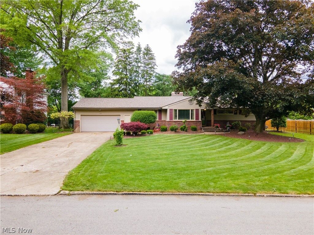 Property Photo: 8350 Chesterton Drive OH 44514