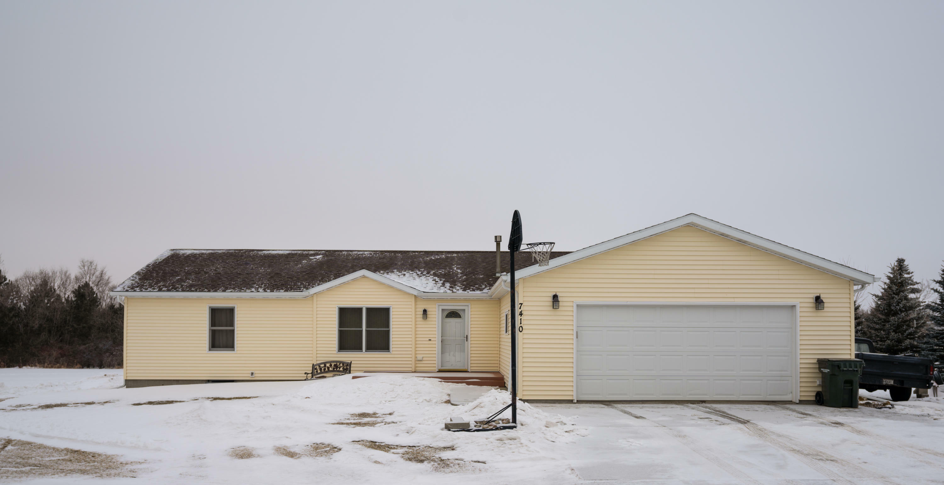 Property Photo:  7410 Red Fox Lane  ND 58503 