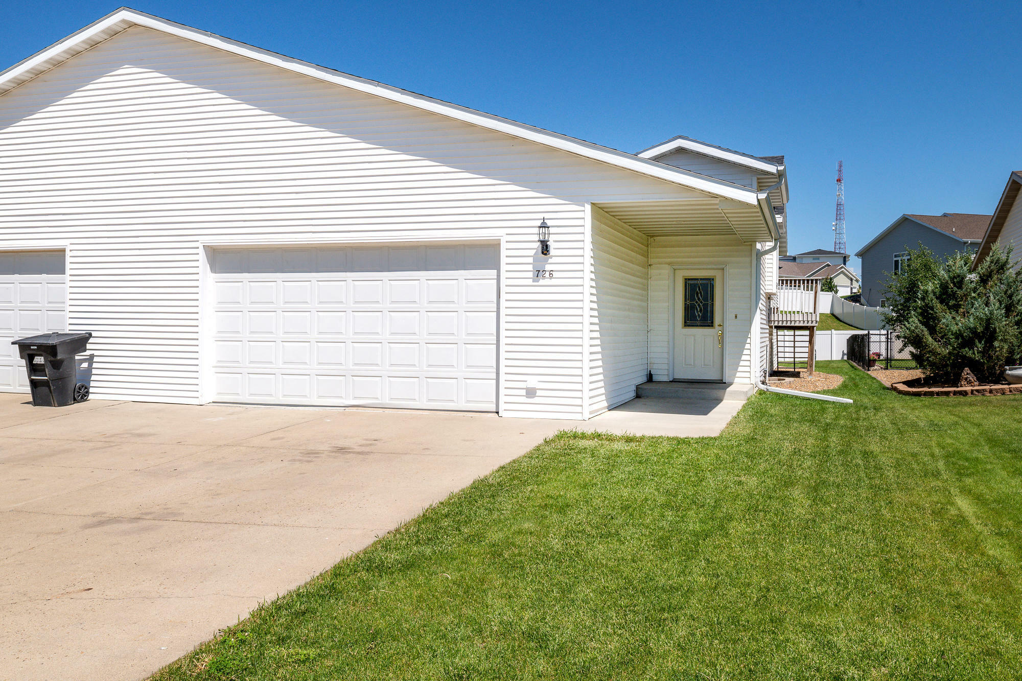 Property Photo:  726 Brome Avenue  ND 58503 