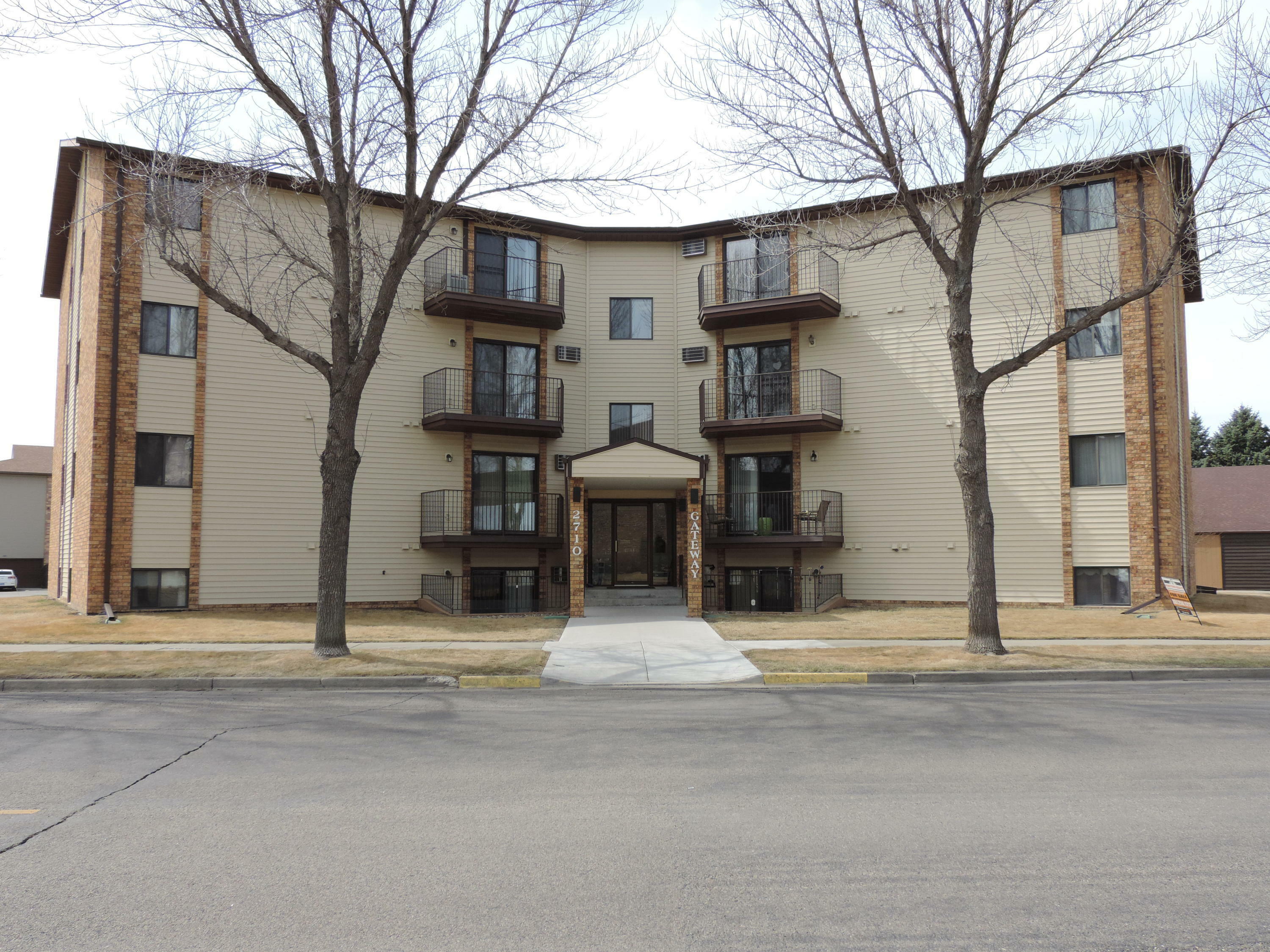 Property Photo:  2710 Gateway Avenue 1A  ND 58501 