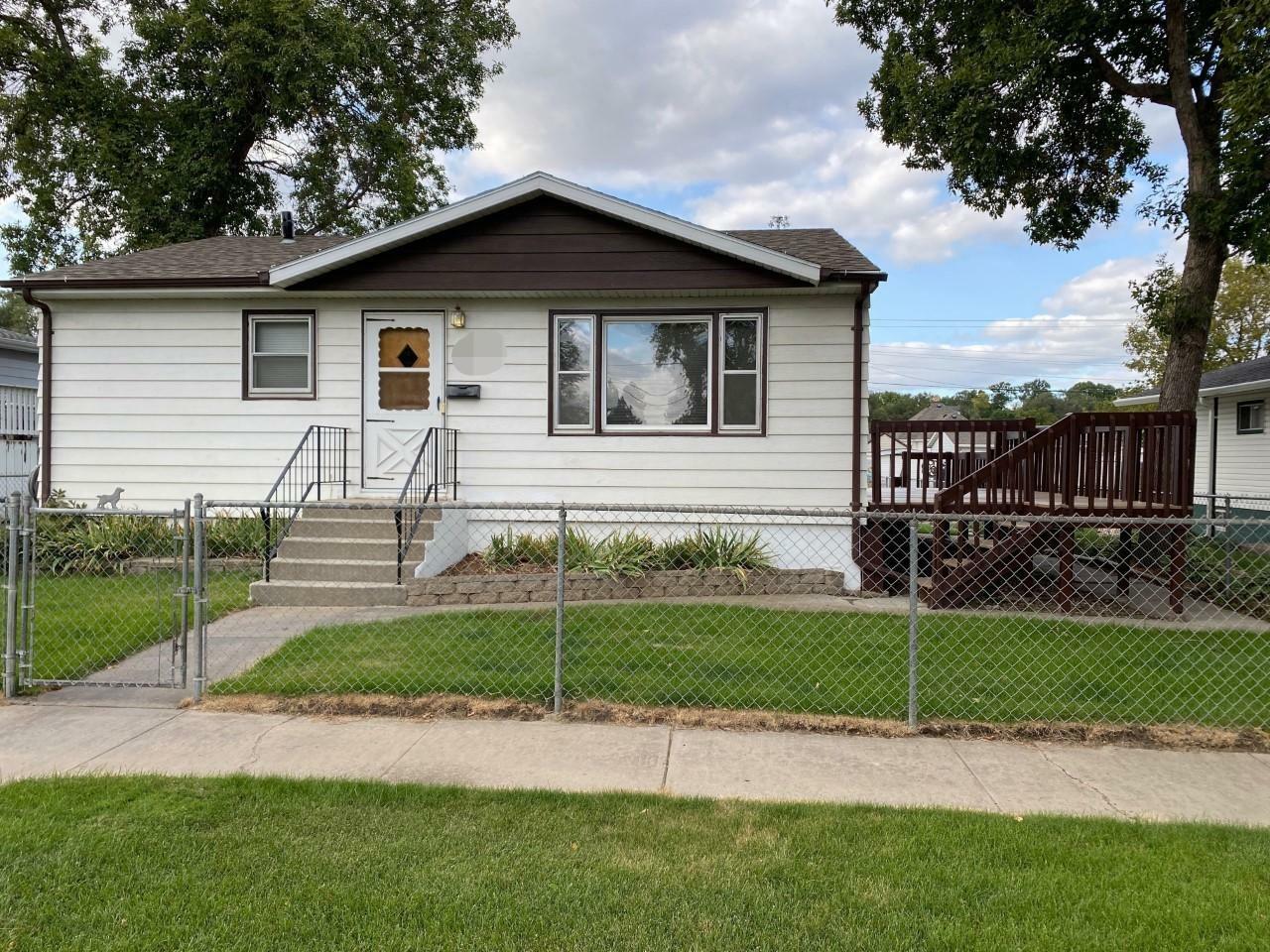 Property Photo:  1304 2nd Street SW  ND 58554 