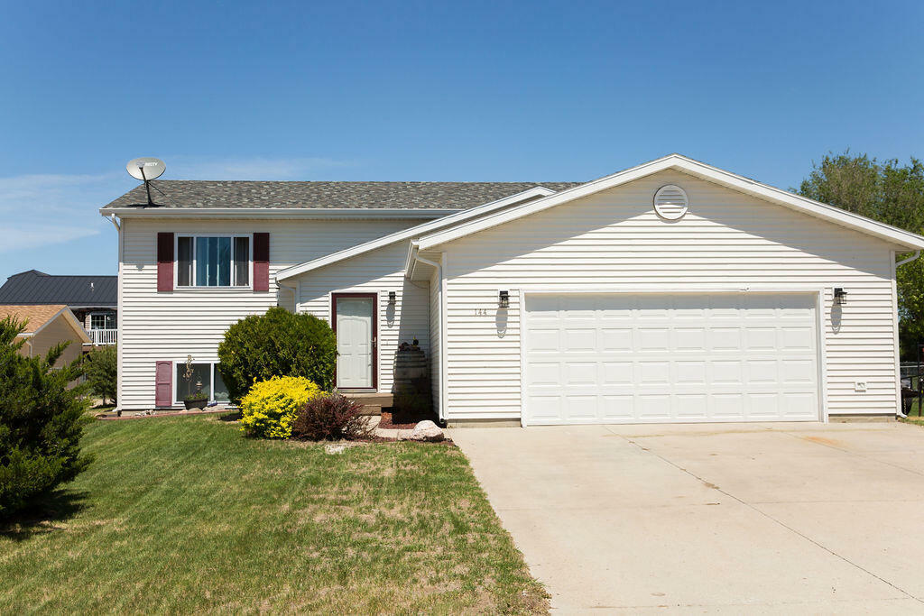 Property Photo:  144 Allen Drive  ND 58504 