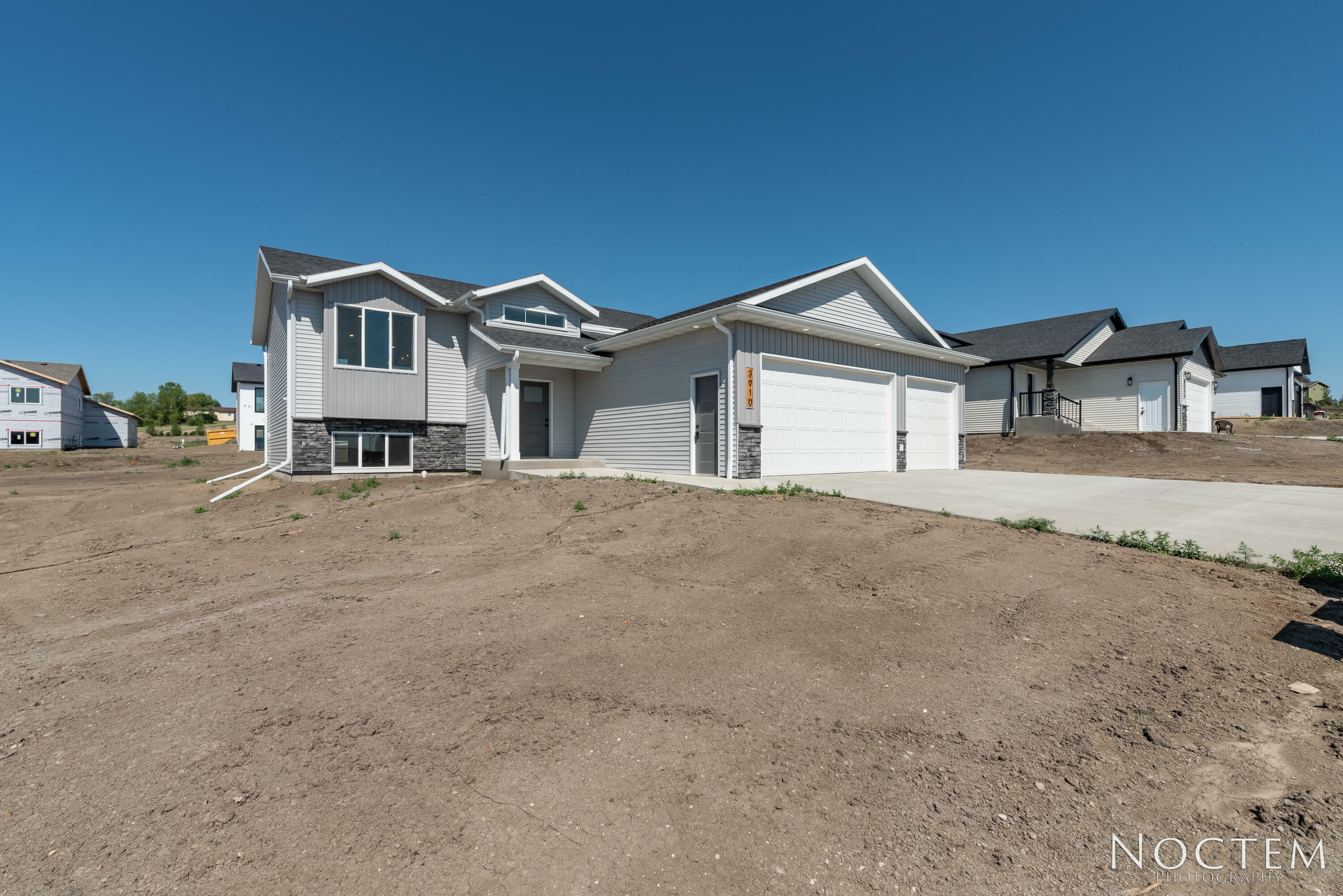 Property Photo:  3910 Nickel Street  ND 58503 