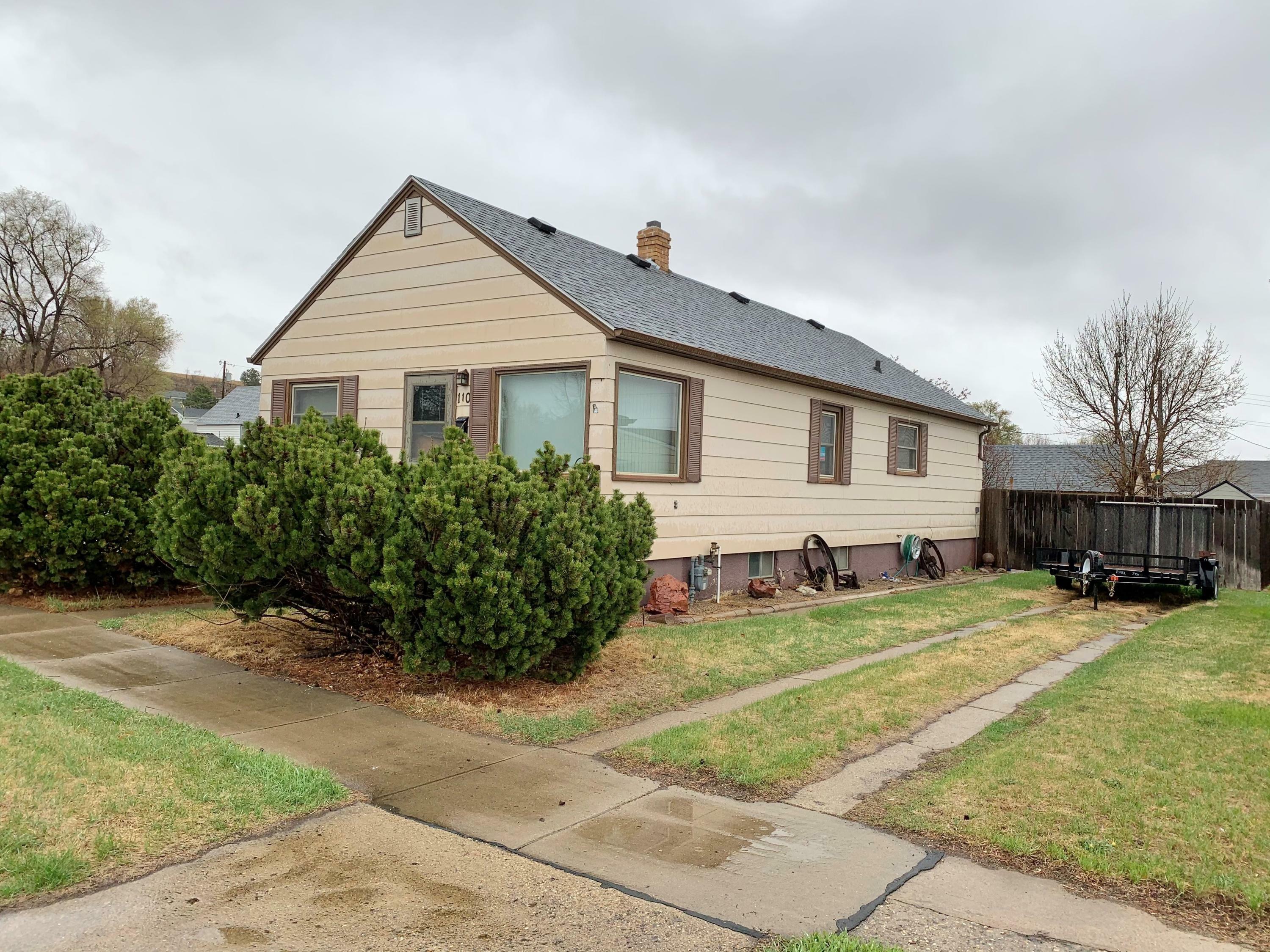 Property Photo:  110 11th Avenue NE  ND 58554 