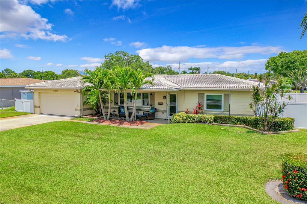 Property Photo: 5009 61st Ln N FL 33709