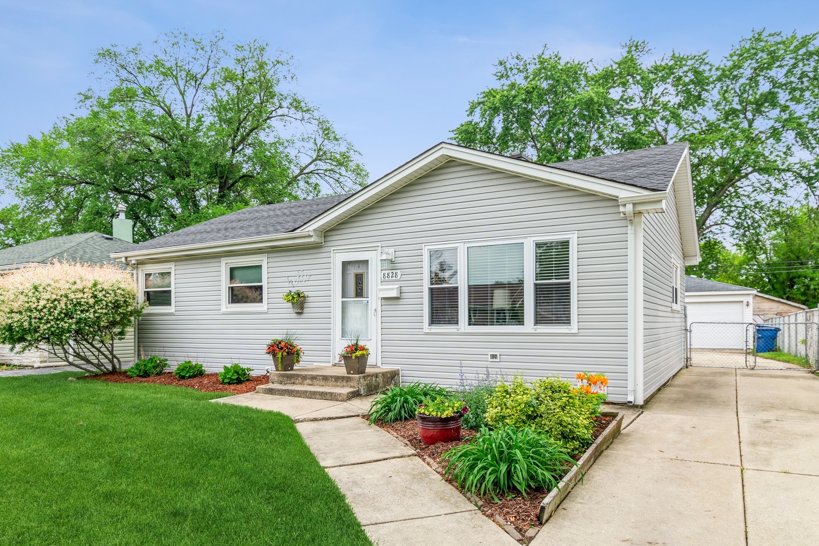 Property Photo:  8828 S 51st Avenue  IL 60453 