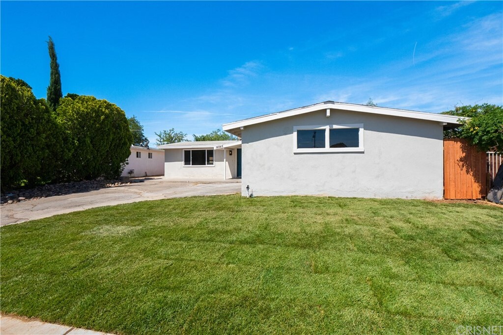 Property Photo:  38545 Glenbush Avenue  CA 93550 