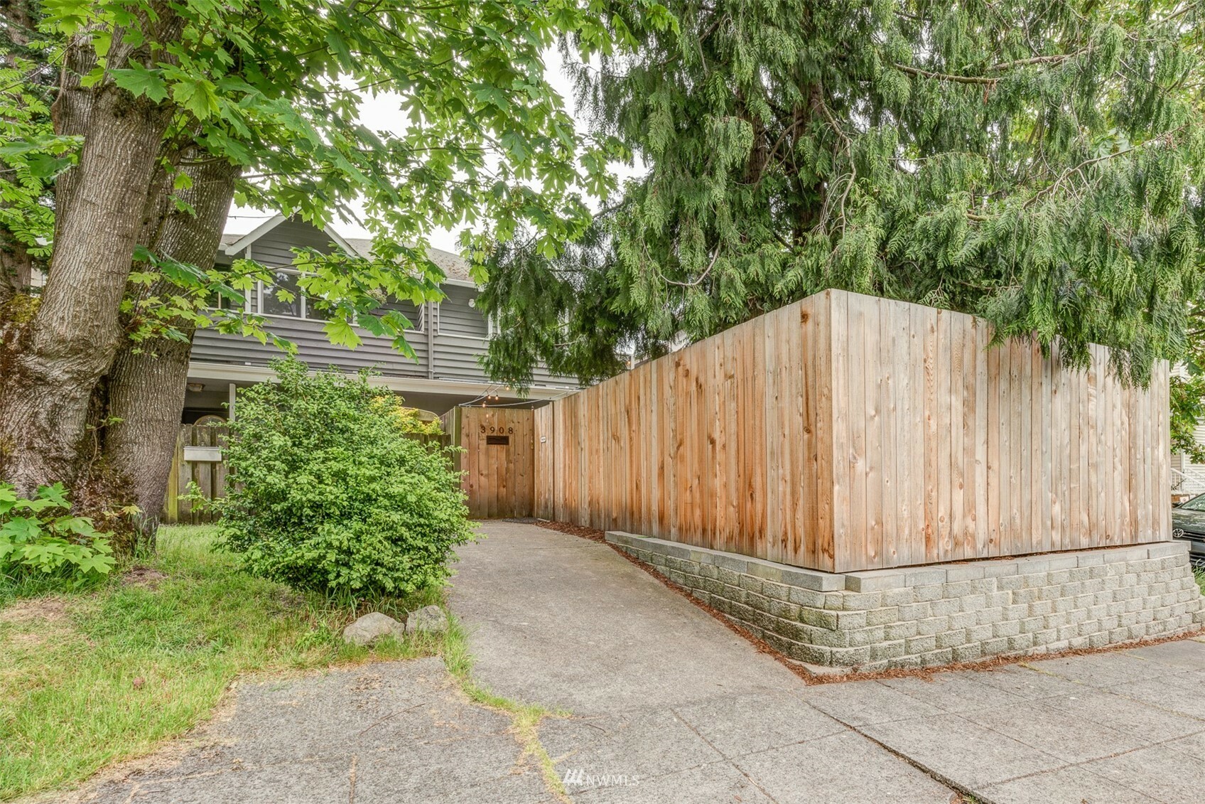 Property Photo:  3908 Linden Avenue N  WA 98103 