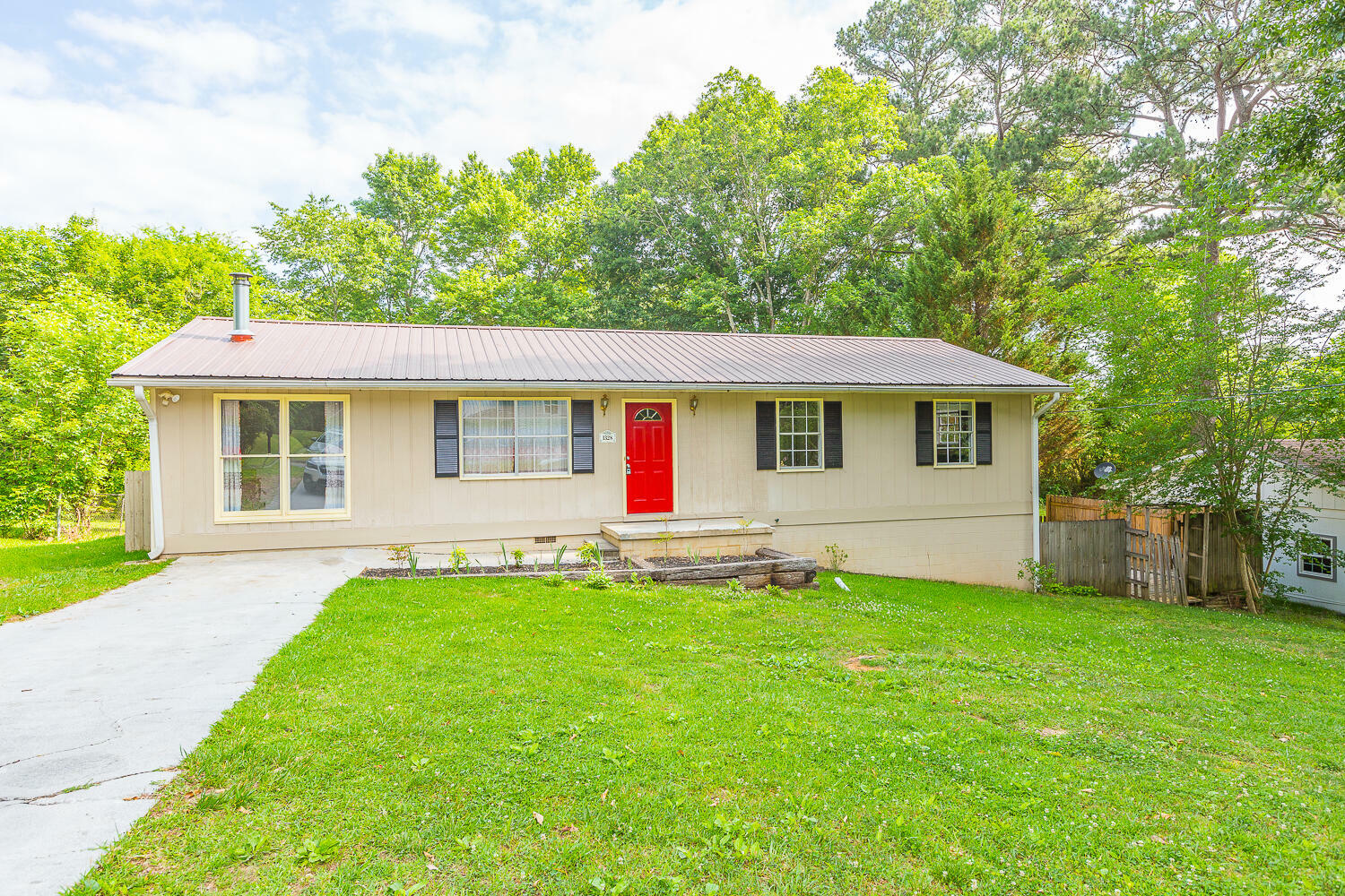 Property Photo:  1328 Fernwood Dr  GA 30728 