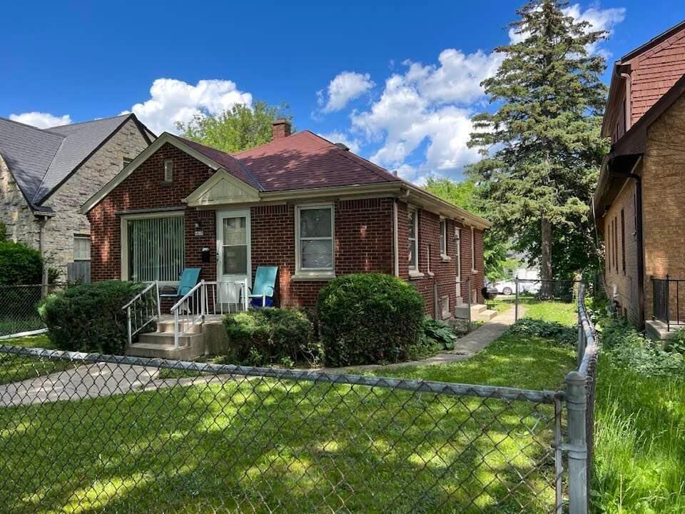 Property Photo: 4818 W Medford Ave WI 53216