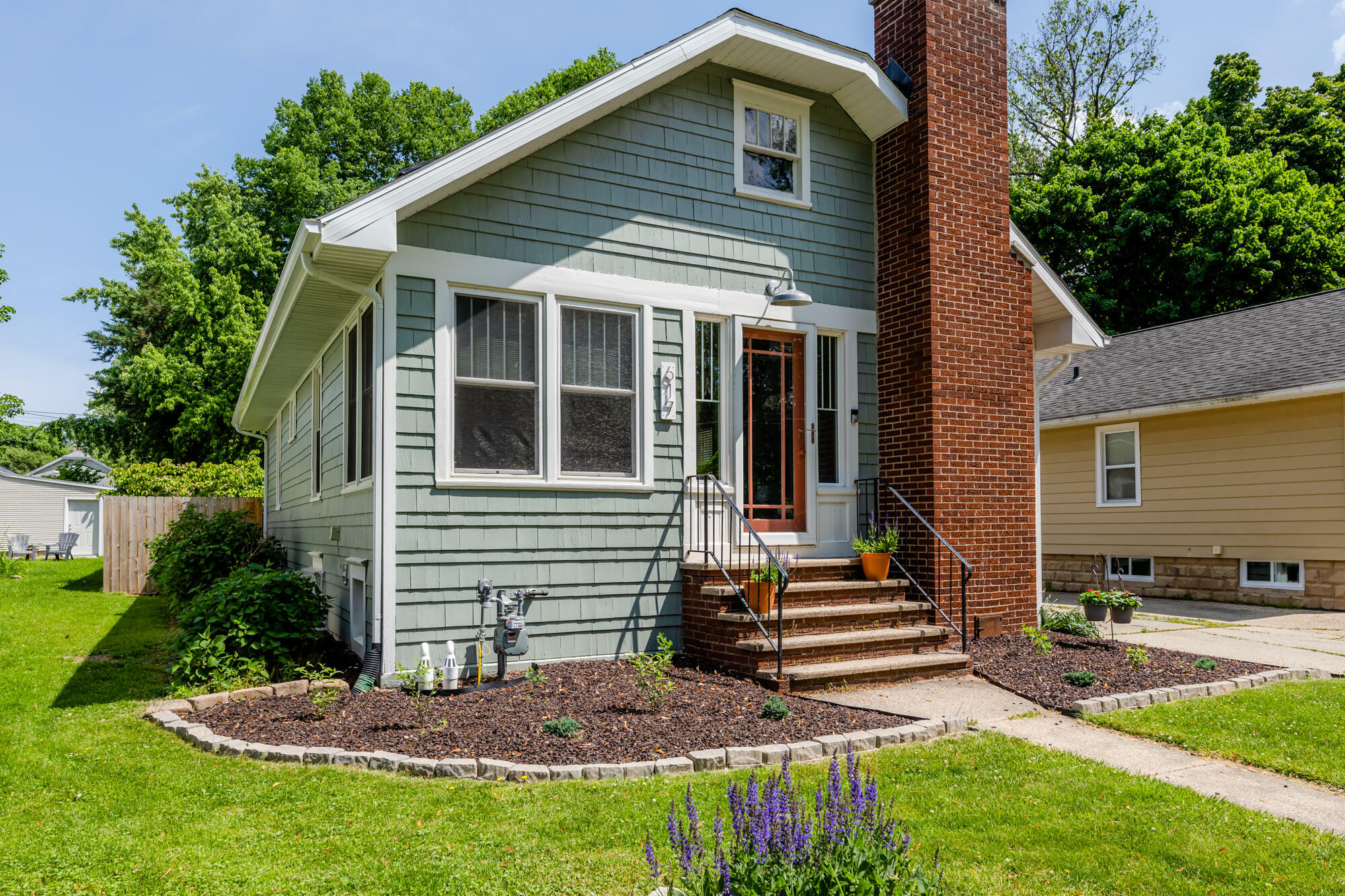 Property Photo:  617 Cliff Street  MI 49085 