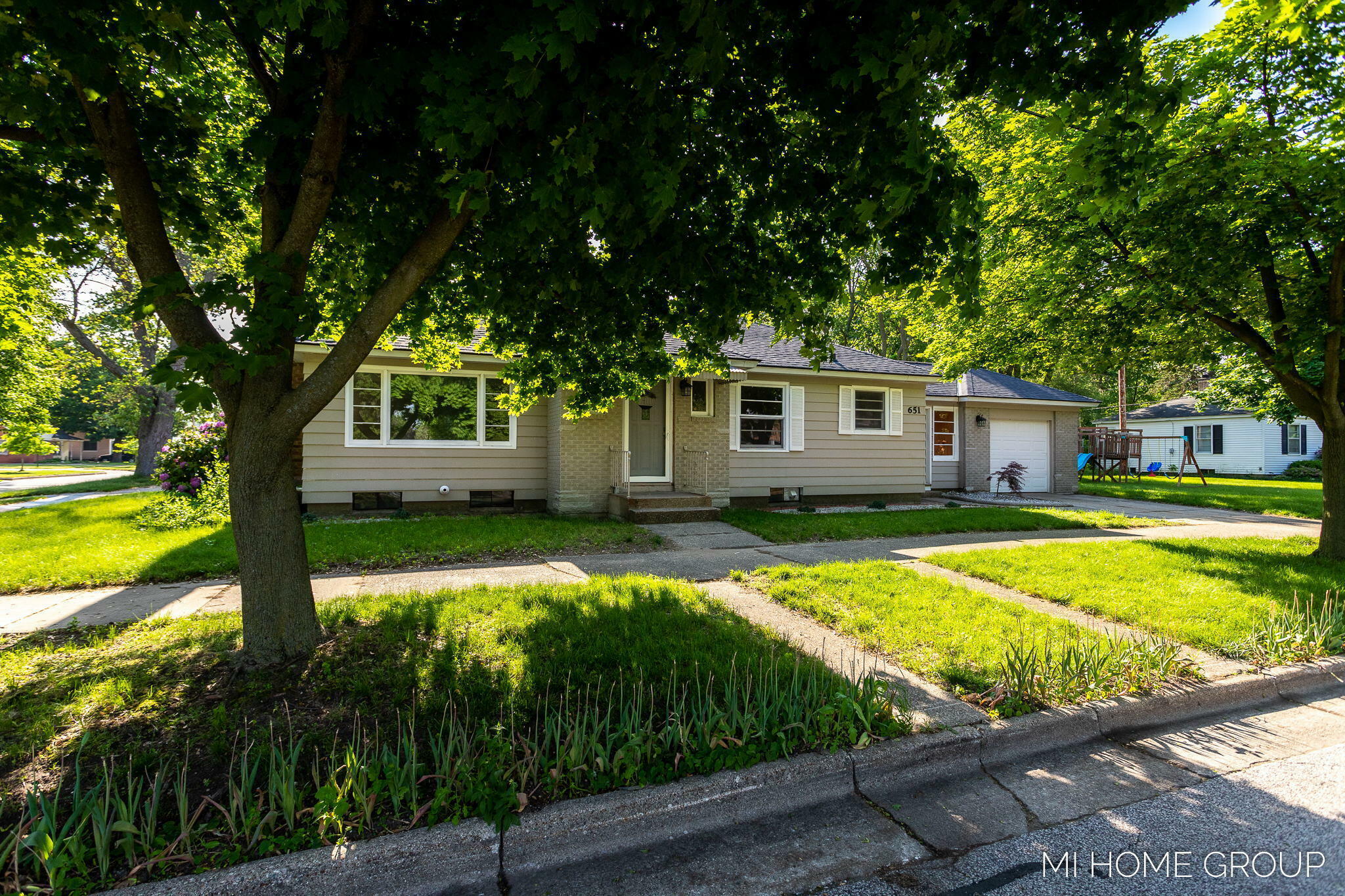 651 Columbia Avenue  Holland MI 49423 photo