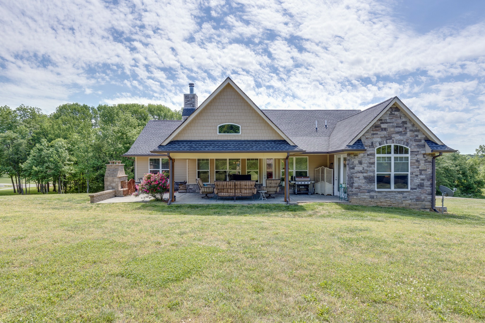 Property Photo: 6803 Giles Hill Rd TN 37046