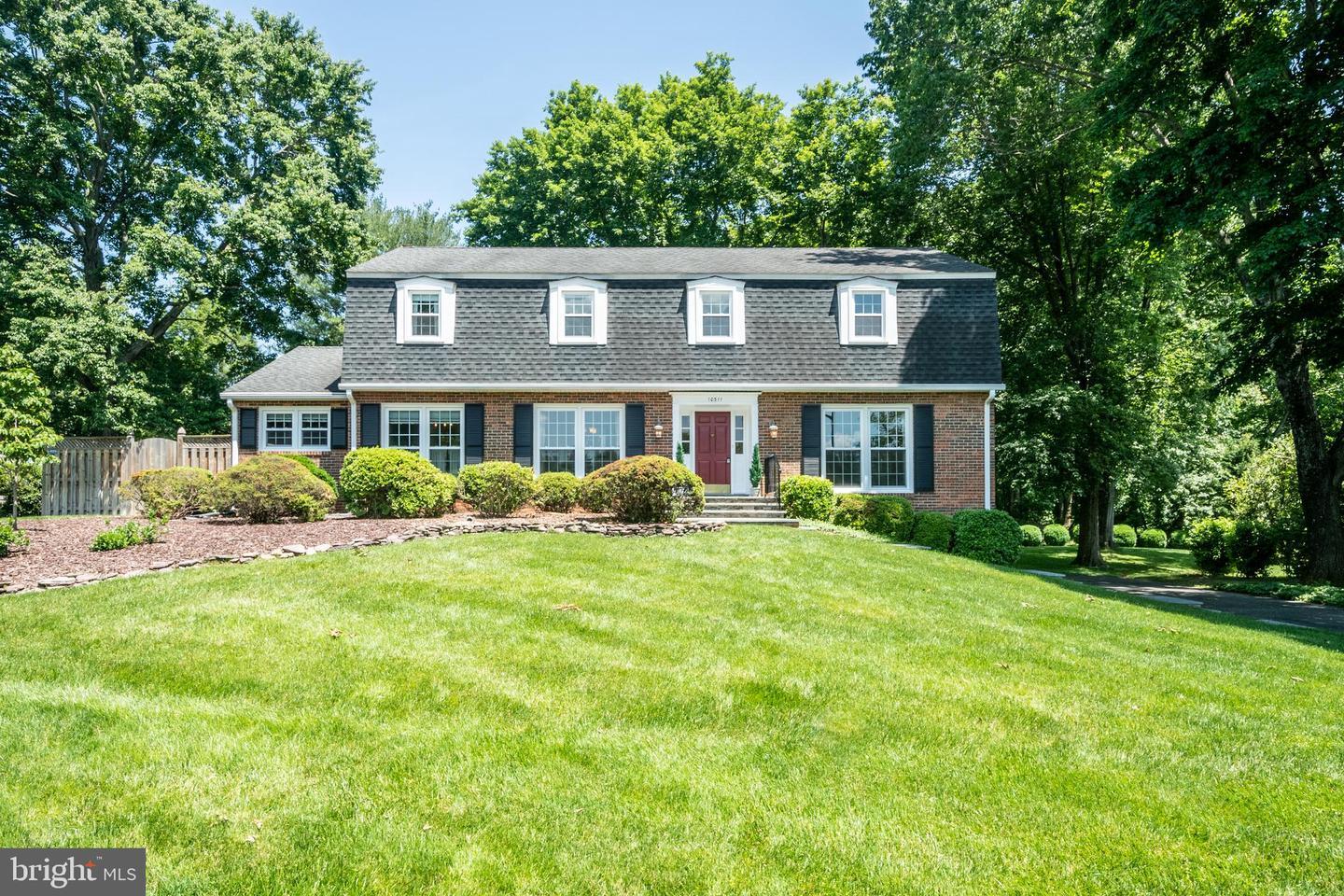 Property Photo: 10311 Hunt Country Lane VA 22182