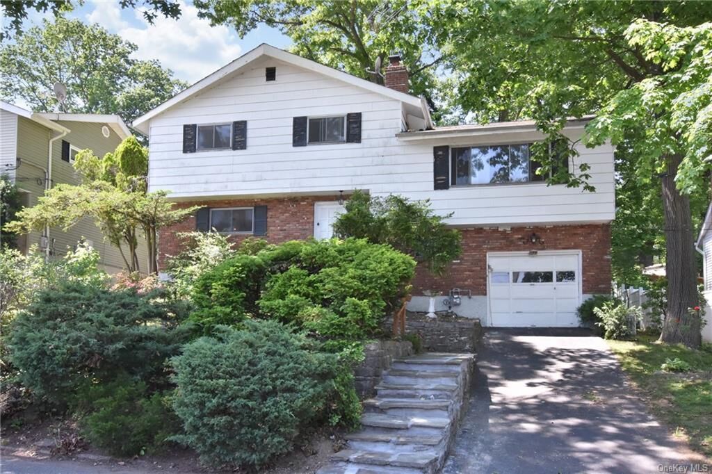 Property Photo:  61 Cherrywood Road  NY 10710 