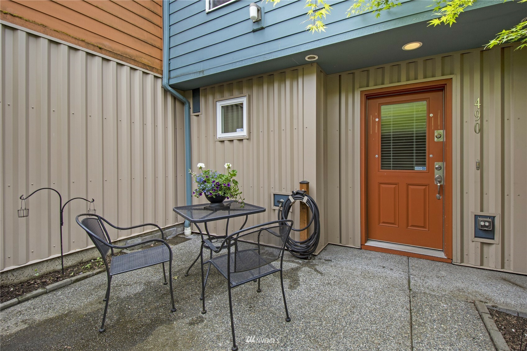 Property Photo: 490 N 130th Street 490 WA 98133