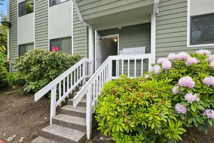 Property Photo:  210 SW Clark Street A101  WA 98027 