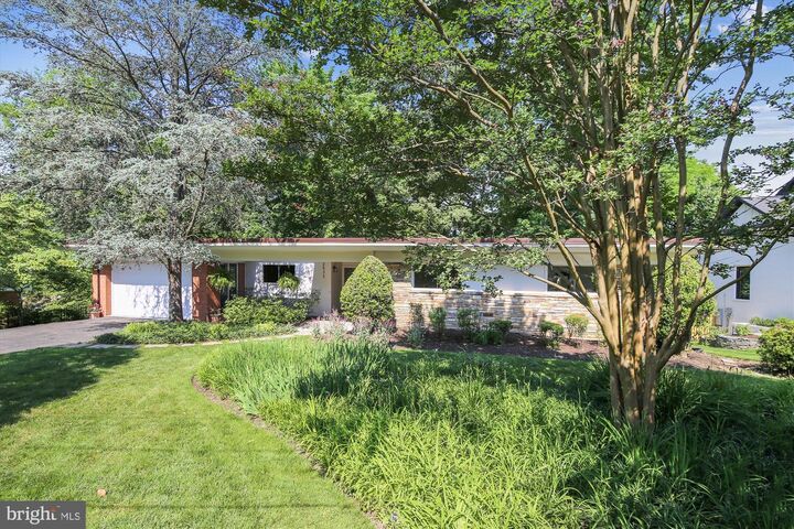 2532 N Ridgeview Road  Arlington VA 22207 photo