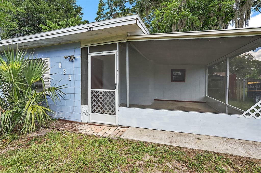 Property Photo:  833 Edgewater Circle  FL 32726 