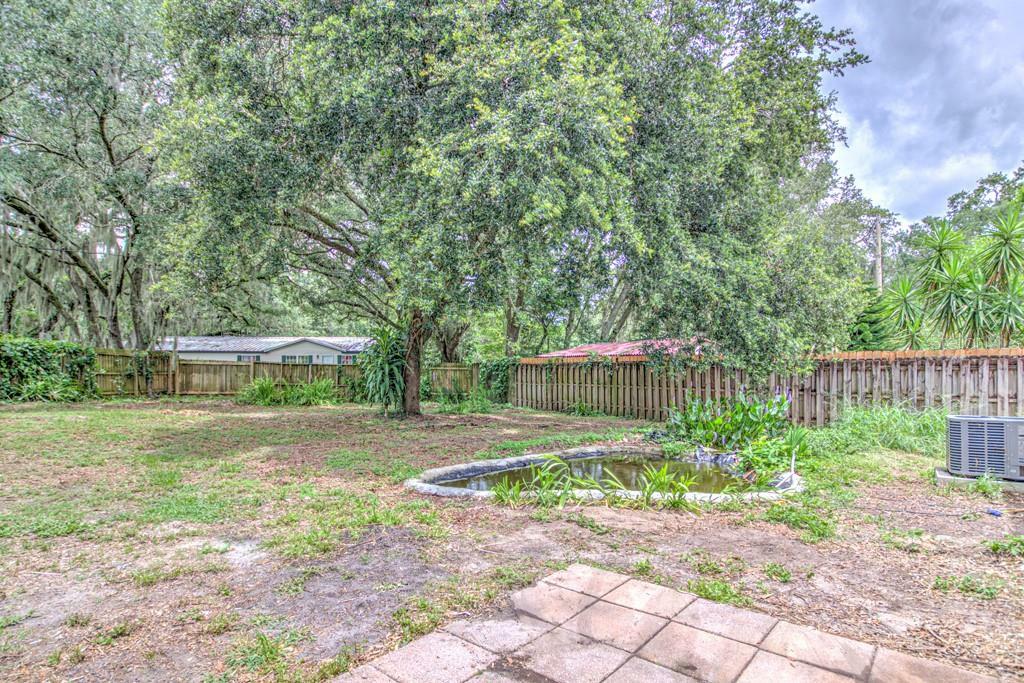 Property Photo:  4822 Limerick Drive  FL 33610 