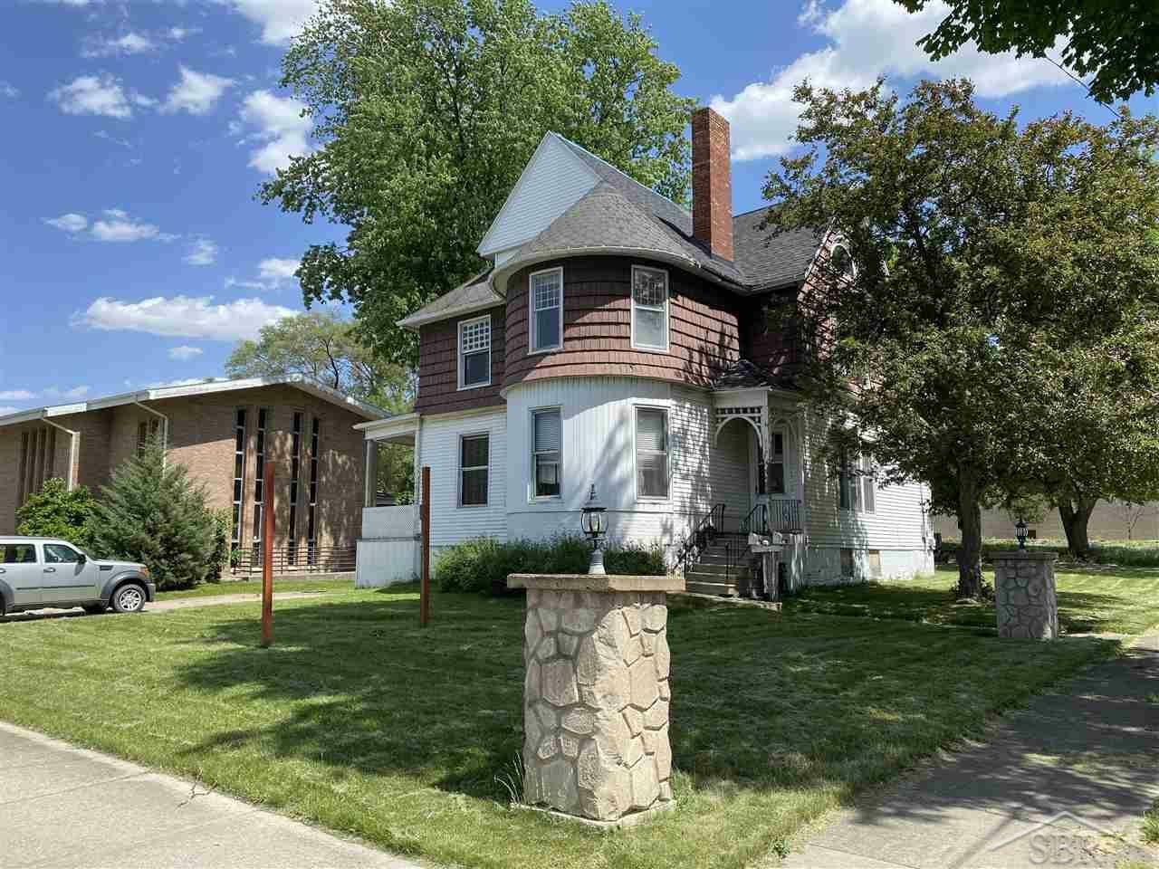 Property Photo:  704 N Michigan  MI 48602 