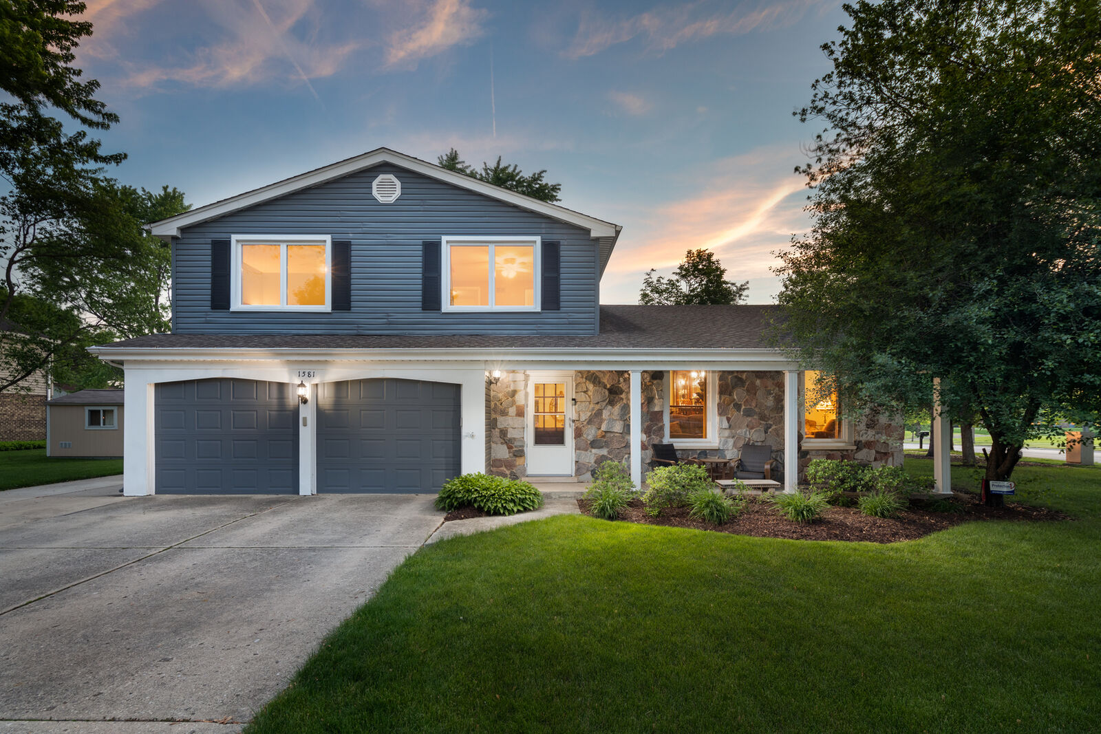 Property Photo: 1581 N Columbia Street IL 60563