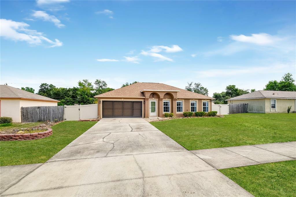 Property Photo: 2706 Windsor Heights Street FL 32738