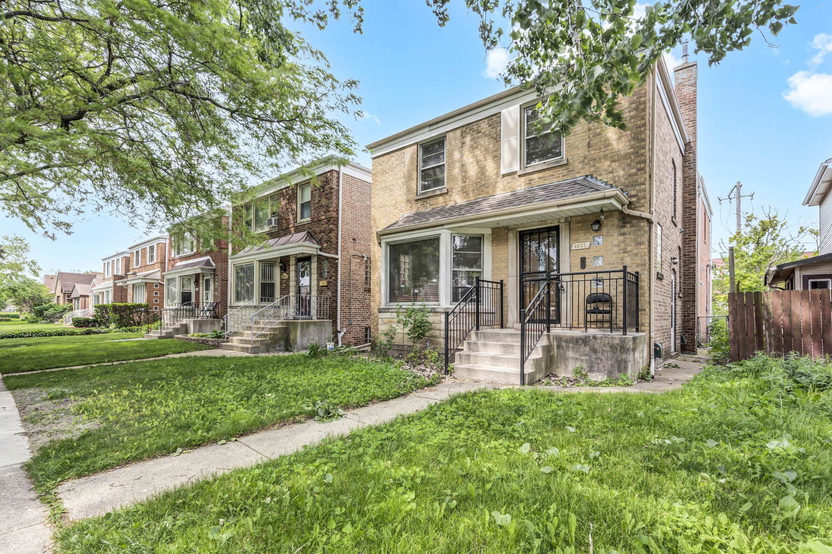 Property Photo: 6652 N Sacramento Avenue IL 60645