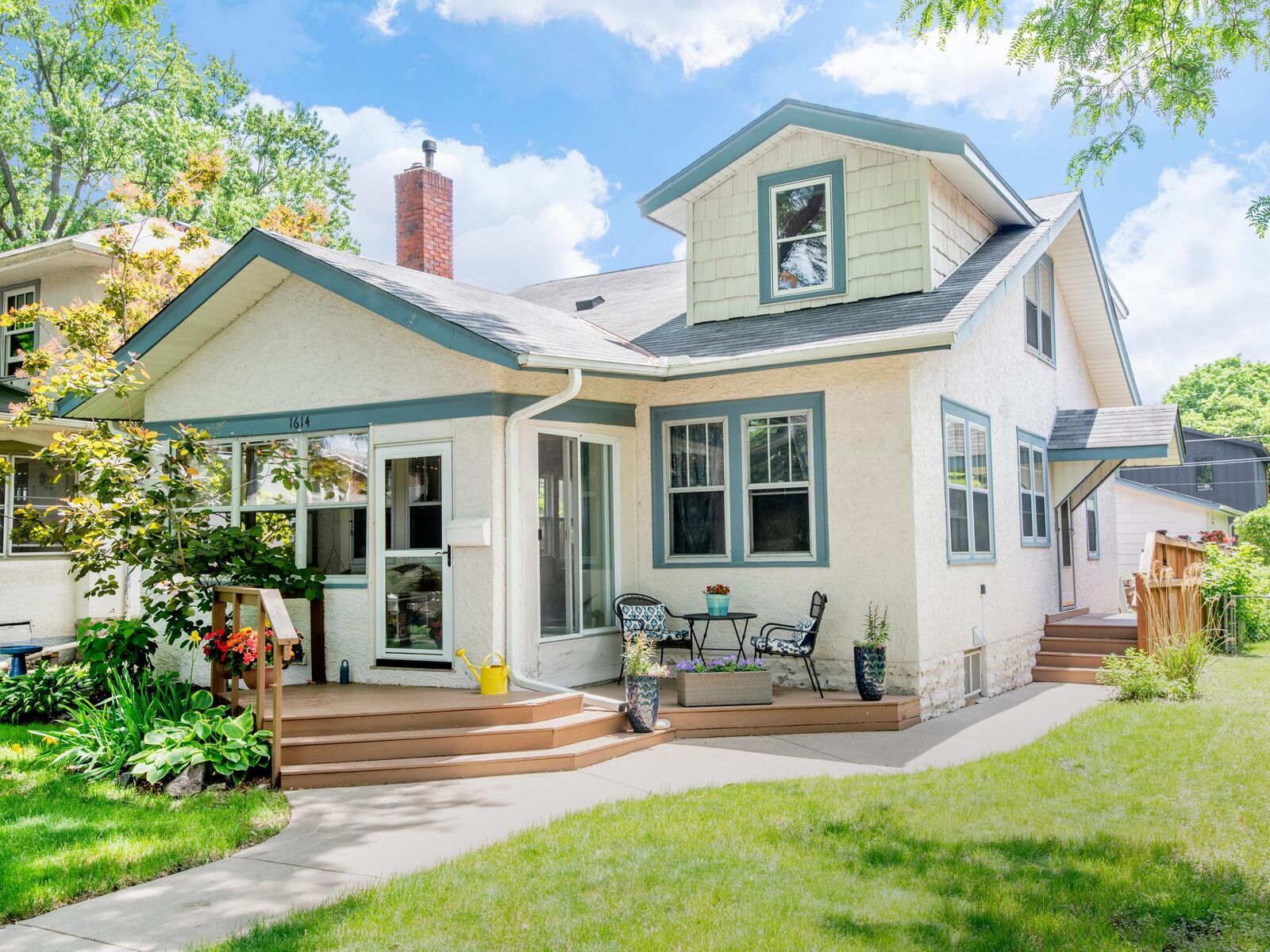 Property Photo: 1614 Stanford Avenue MN 55105
