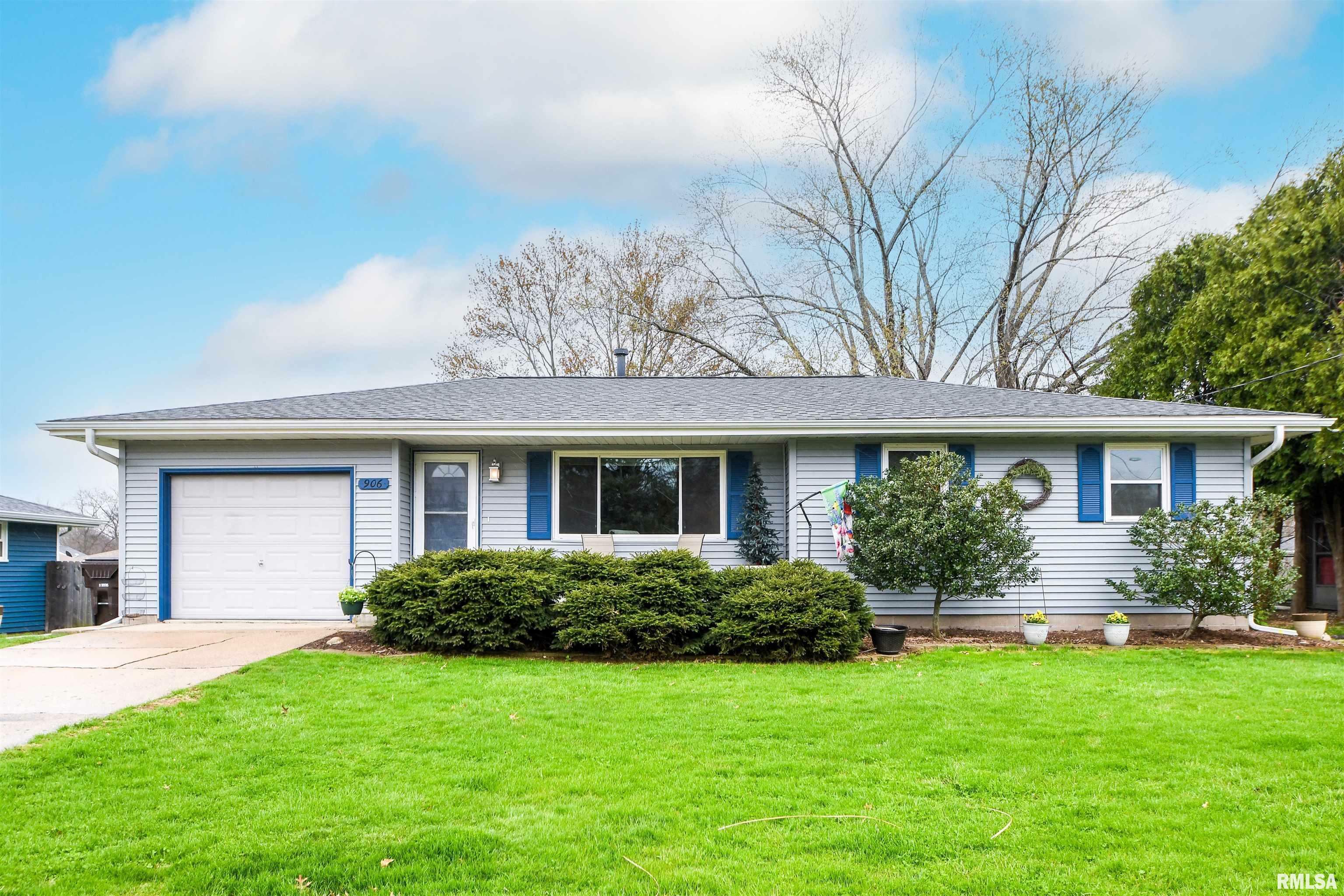 Property Photo:  906 W Taylor  IL 61607 