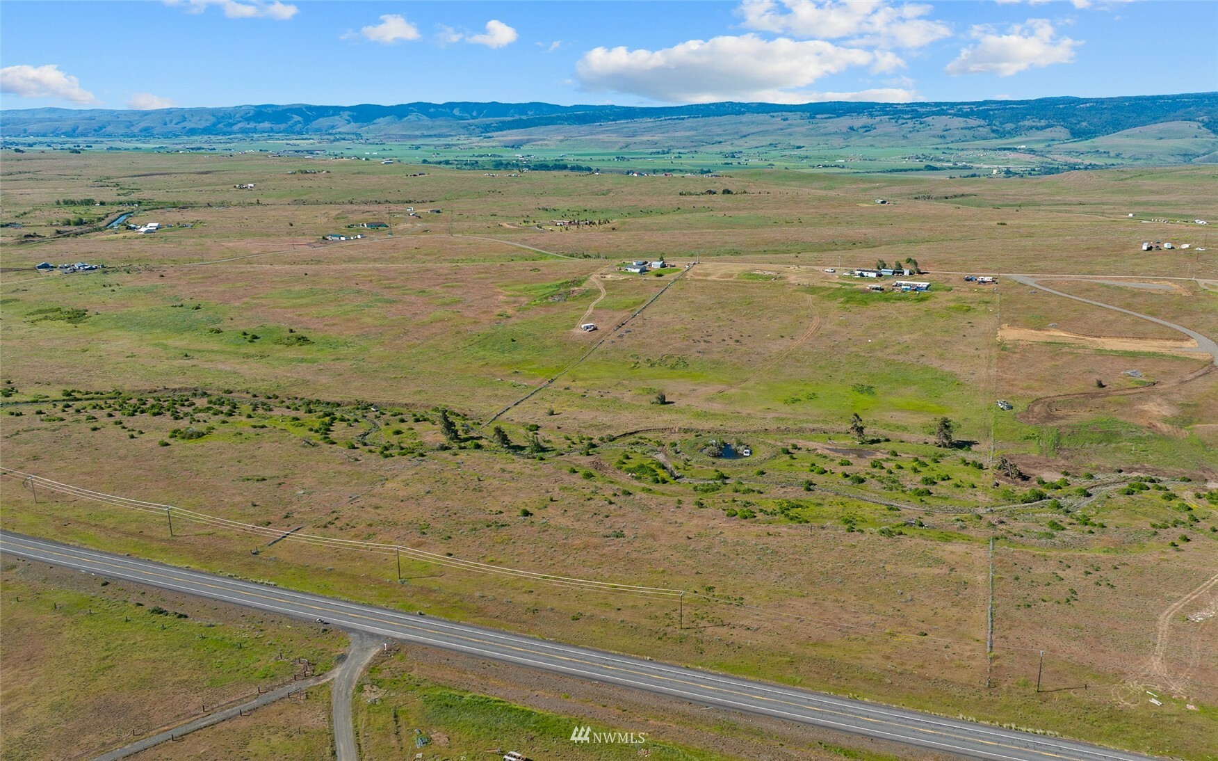 Property Photo:  450 Sagebrush Road  WA 98926 