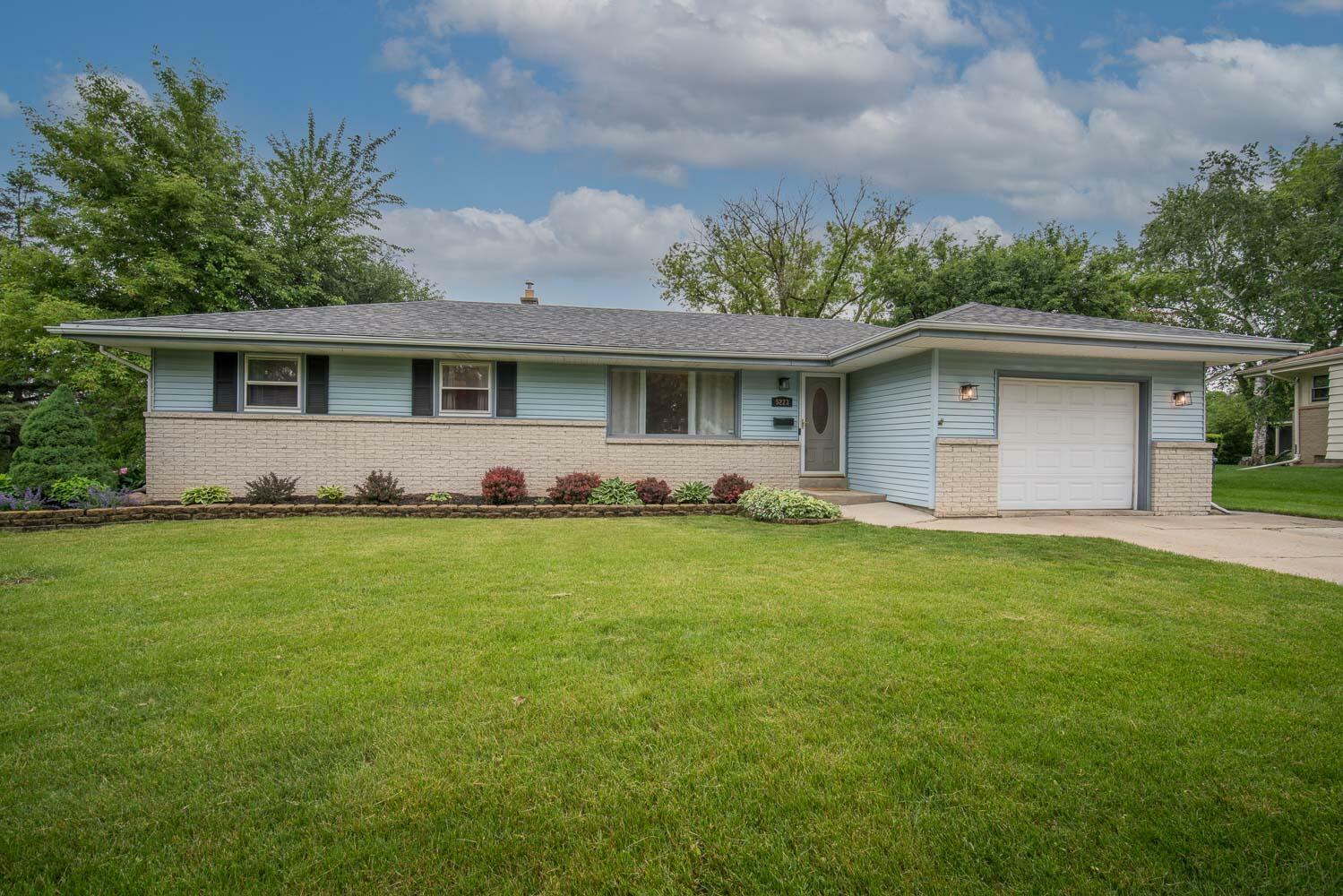 Property Photo:  5223 Millshire Rd  WI 53129 