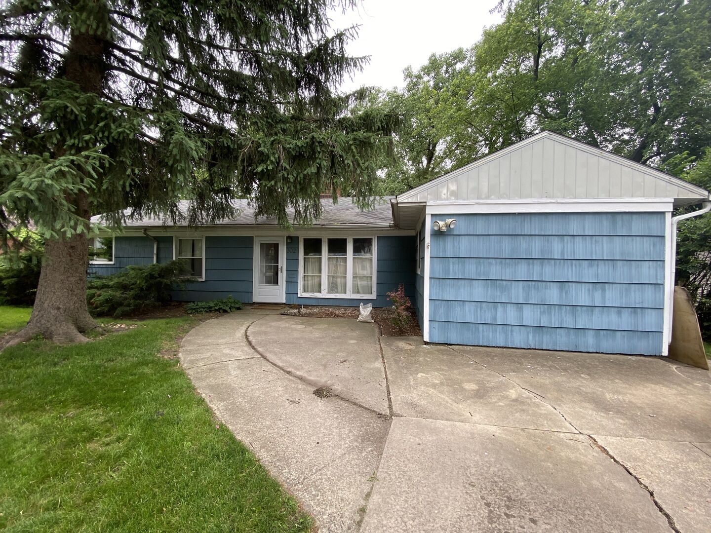 Property Photo:  302 Meota Street  IL 60466 