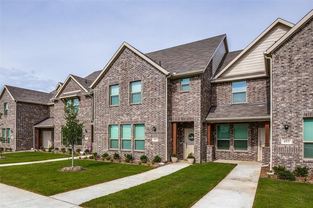 Property Photo: 455 Milverton Drive TX 76036