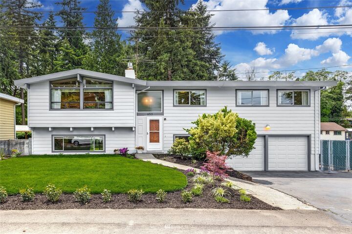 Property Photo:  653 SW 116th Place  WA 98146 
