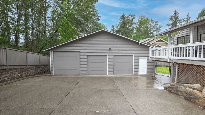Property Photo:  1753 Nile Avenue NE  WA 98059 