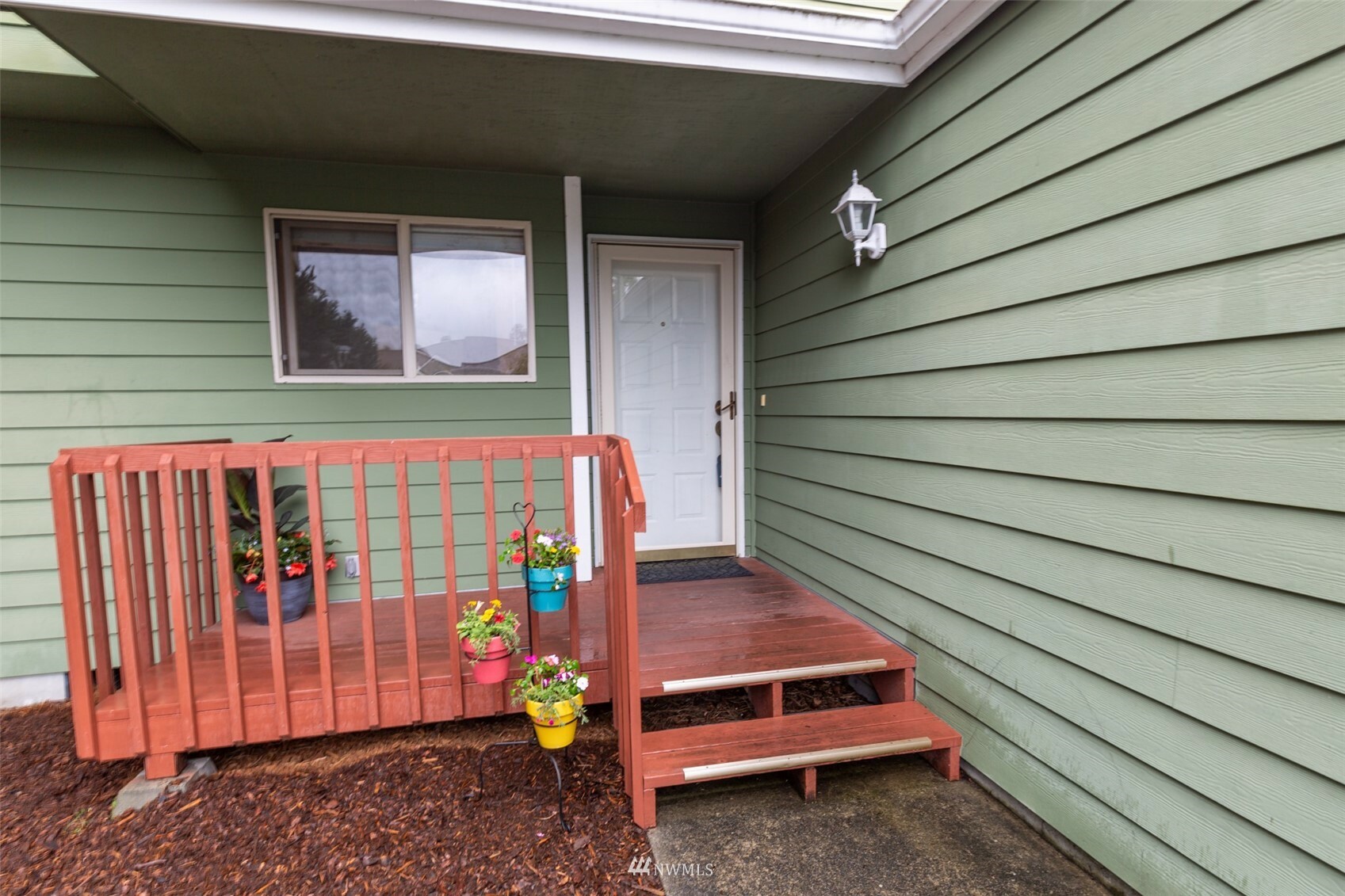 Property Photo: 1250 SW Heller Street E1 WA 98277