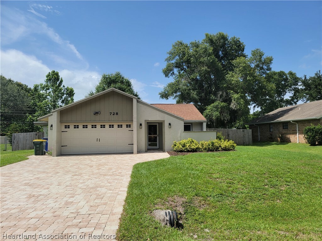 Property Photo:  728 Garland Avenue  FL 33875 