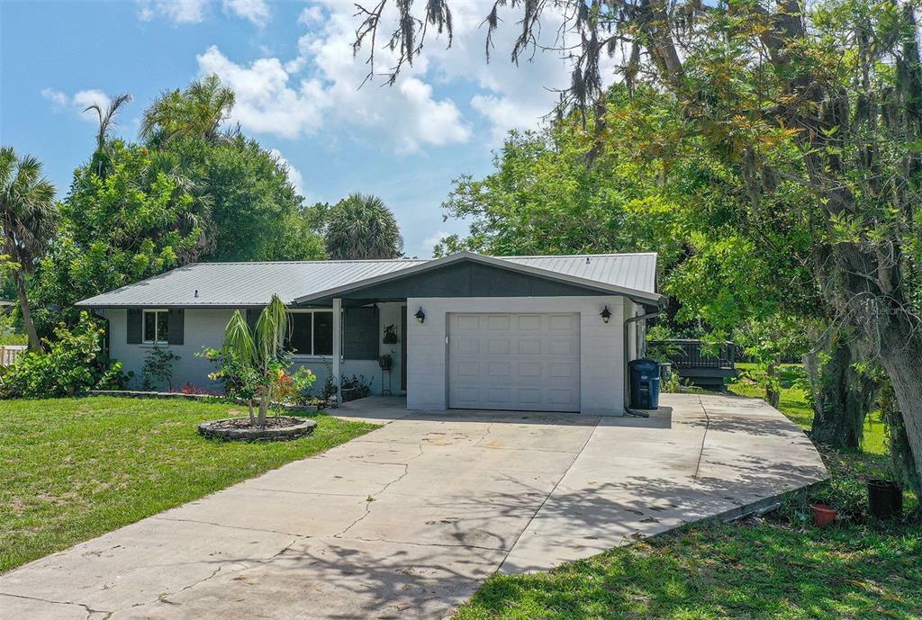 Property Photo:  301 Ravenna Street N  FL 34275 