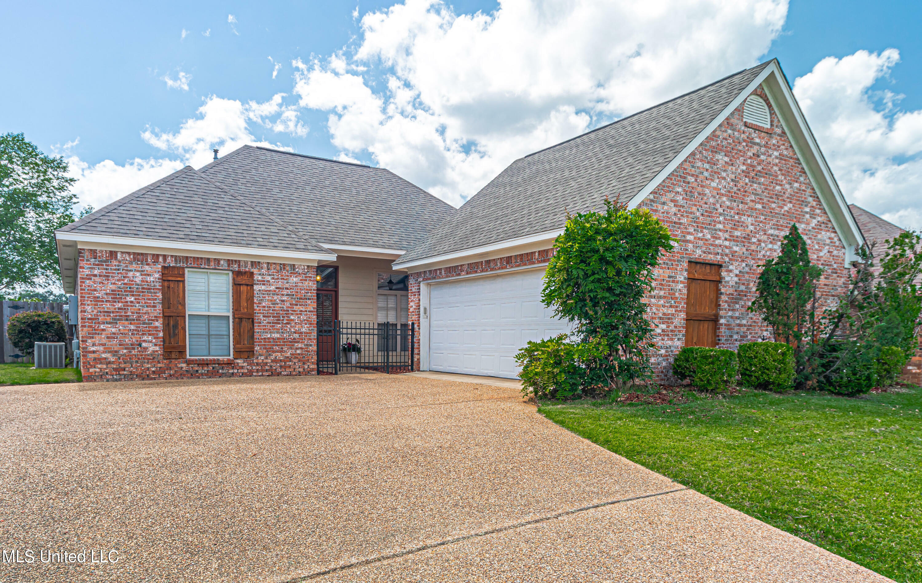 Property Photo:  166 Regatta Drive  MS 39047 