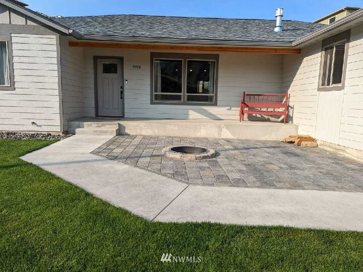 Property Photo: 9978 Saska Way WA 98822