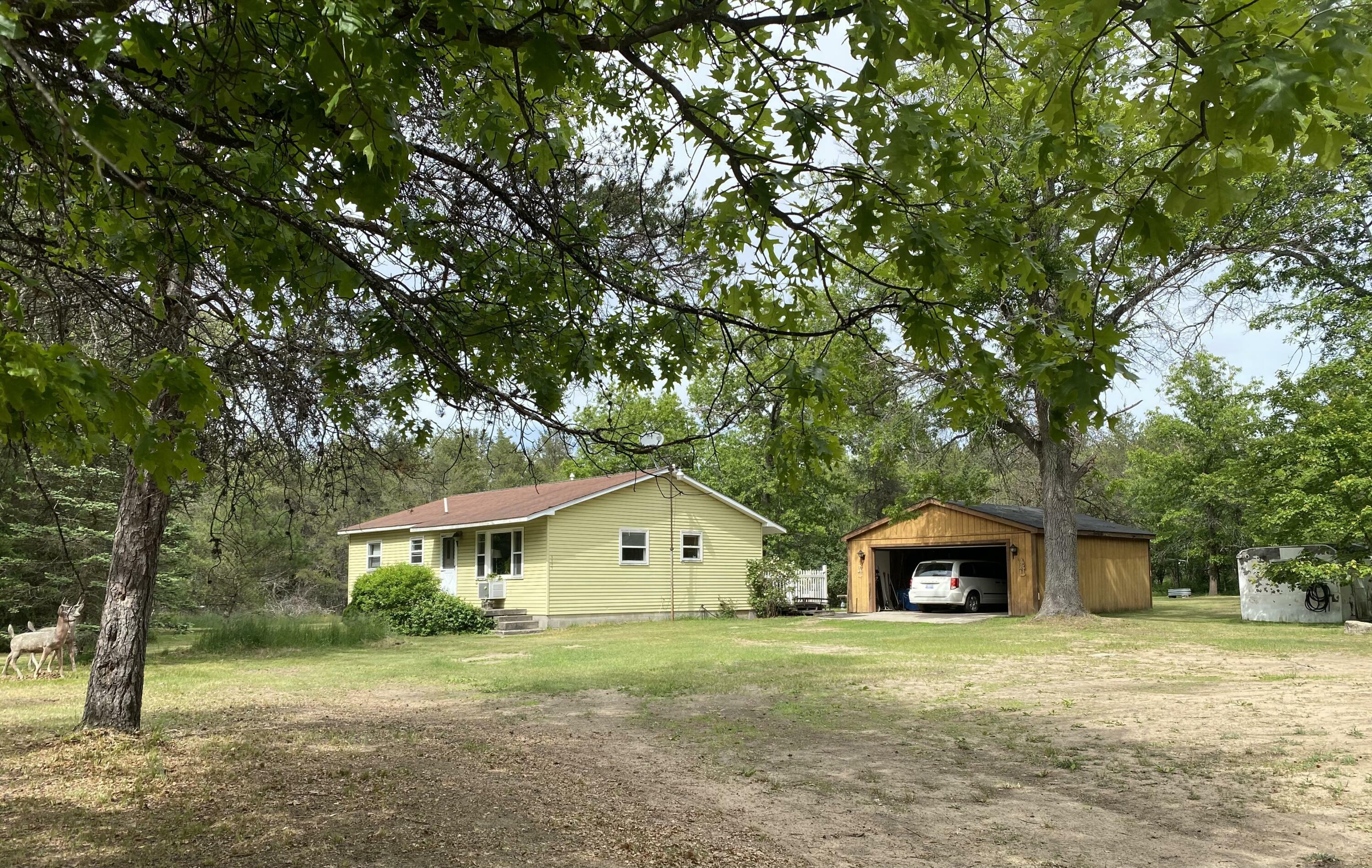 Property Photo:  1127 E Pioneer Road  MI 48653 