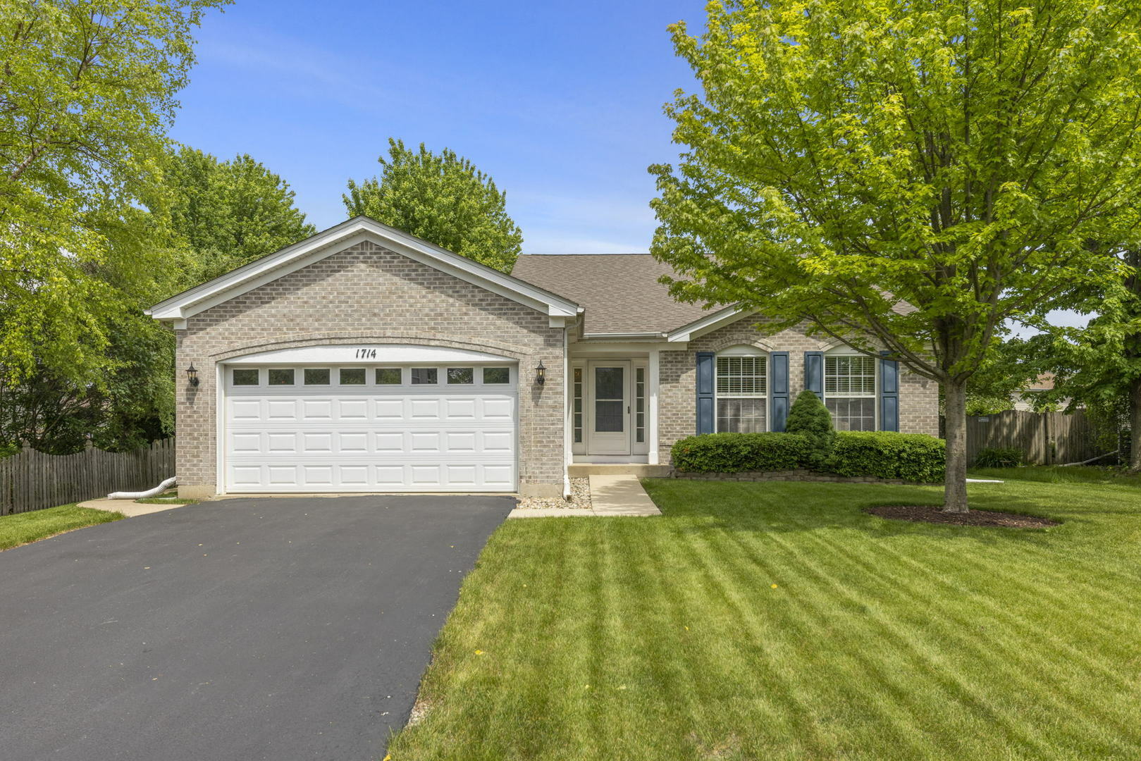 Property Photo:  1714 Kendall Ridge Boulevard  IL 60586 