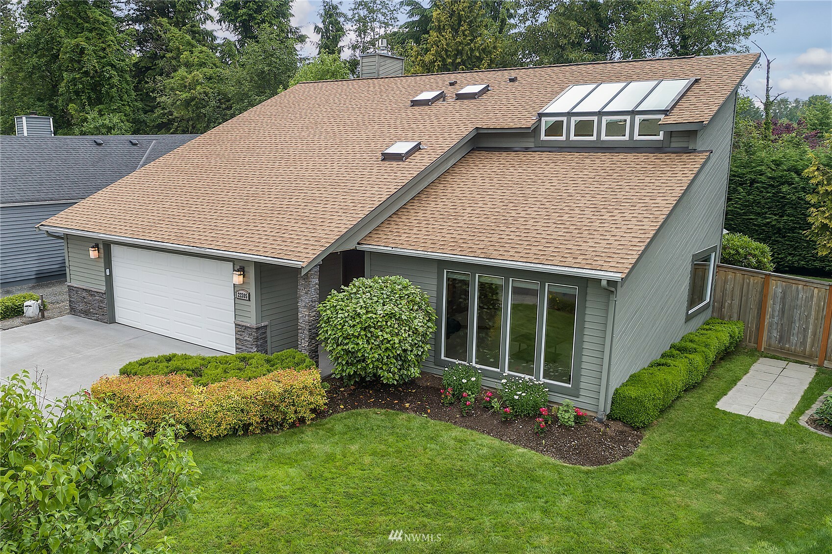 Property Photo: 22305 19th Avenue SE WA 98021