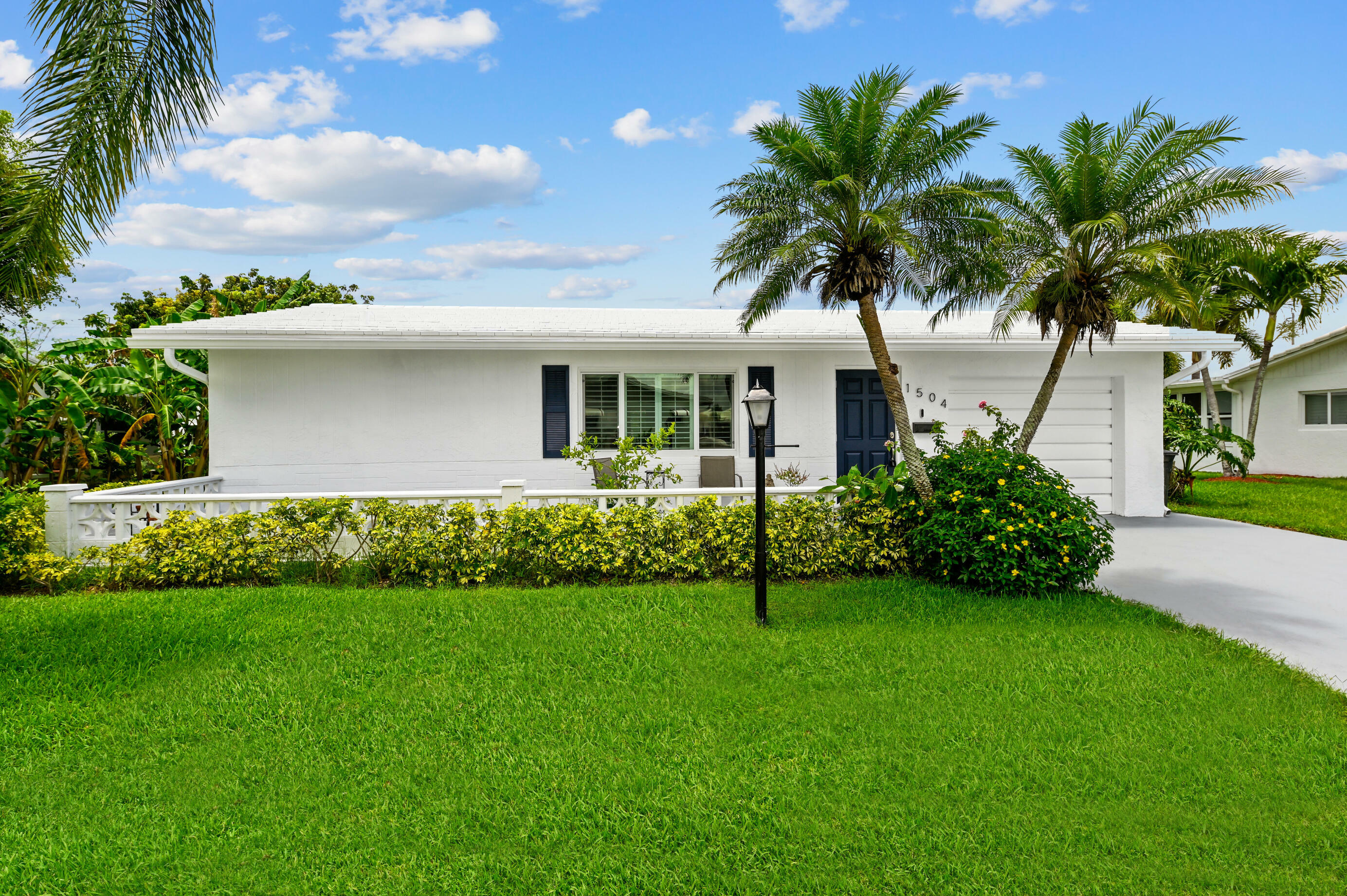 Property Photo:  1504 SW 22nd Avenue  FL 33426 